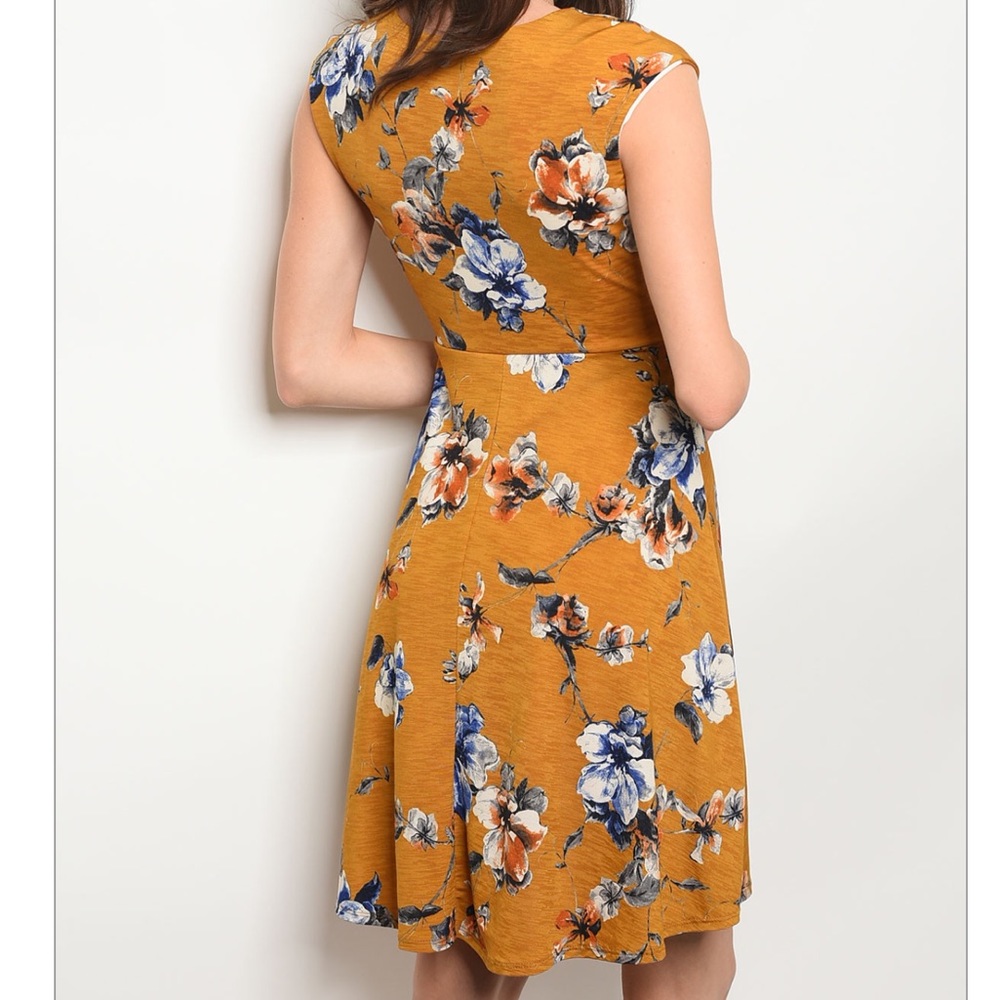 Last 1 - Medium 🎉HP🎉 Mustard Yellow Floral Dress - Picture 3 of 3
